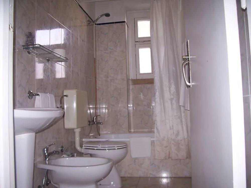 Hotel Residencial Caravela Lisboa 2*,  Portugal